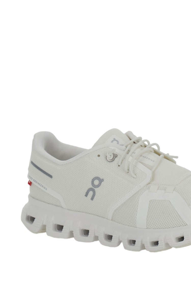 On Running Quick-Lacing White Sneakers With Zero-Gravity Technology