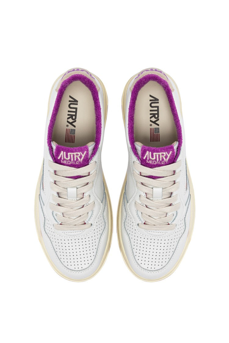 Autry Women’S Medalist Leather Sneakers