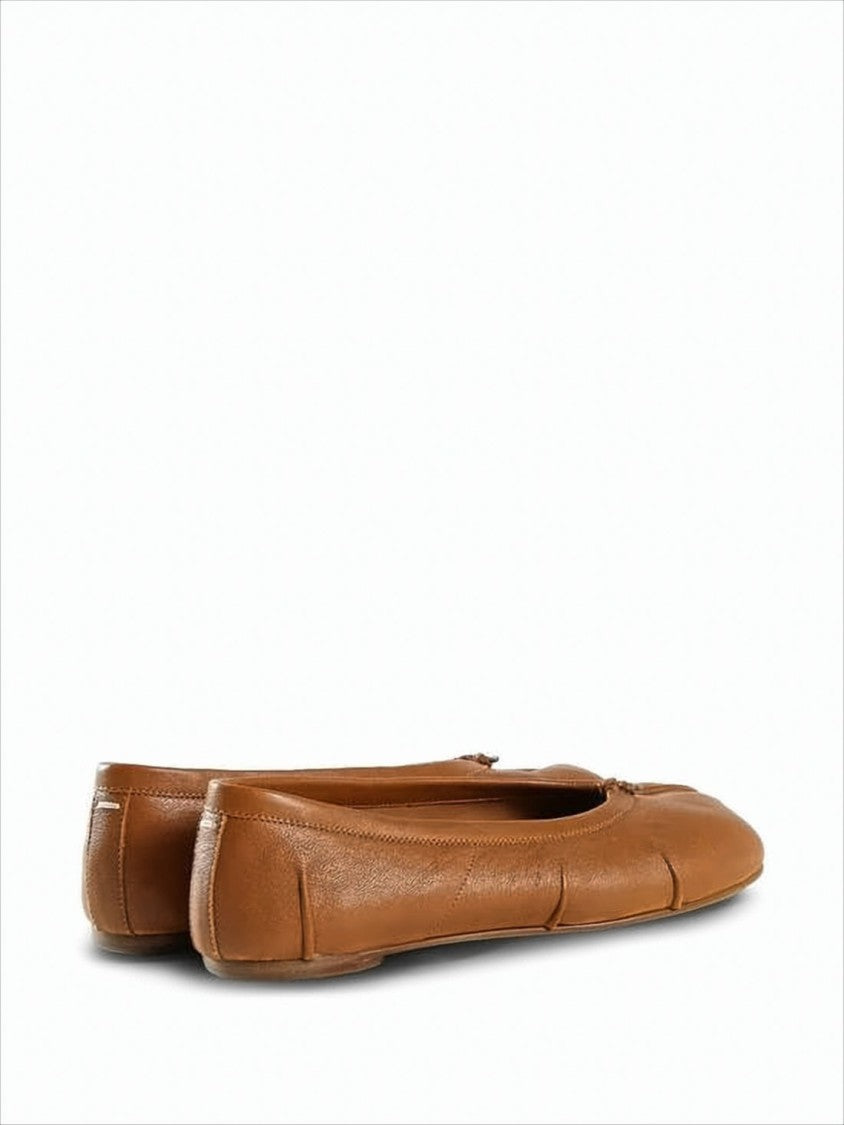 Maison Margiela Split-Toe Leather Flats With Gathered Detailing