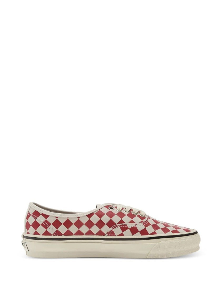 Vans Low-Top Sneakers With Checkered Canvas Upper And Distinctive Flatform Sole