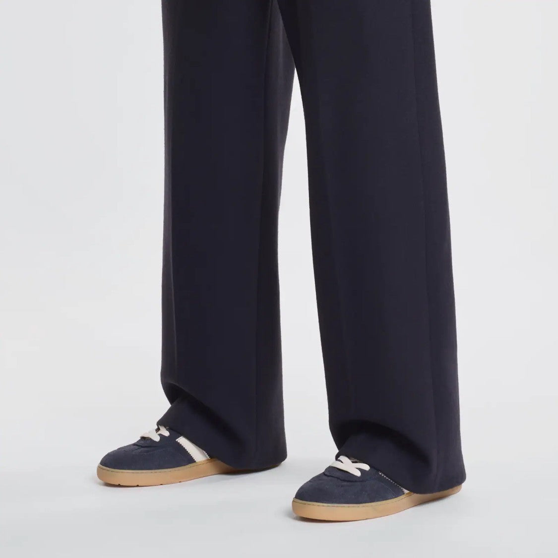 Hogan Navy Blue Calfskin Sneakers With Contrasting Logo