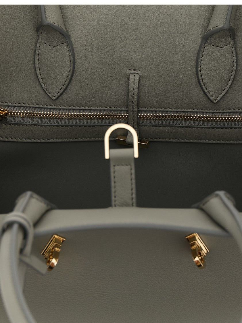 Ferragamo 'Hug (M)' Handbag
