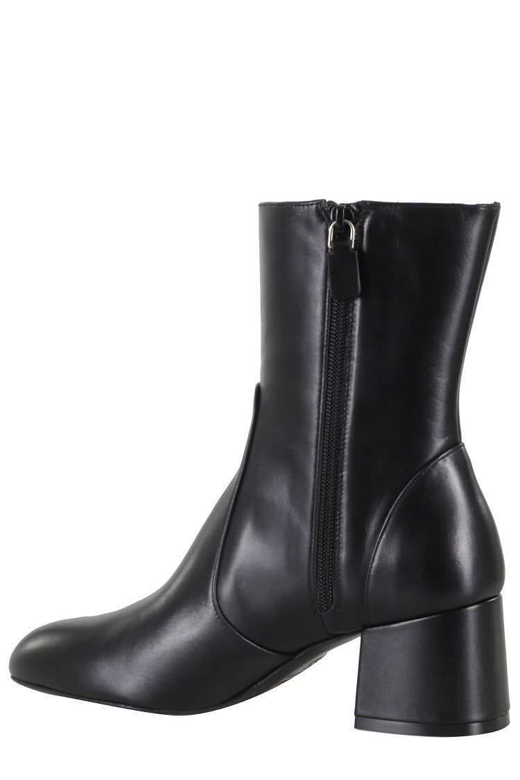 Stuart Weitzman Essentiali St Zip 60 Boots