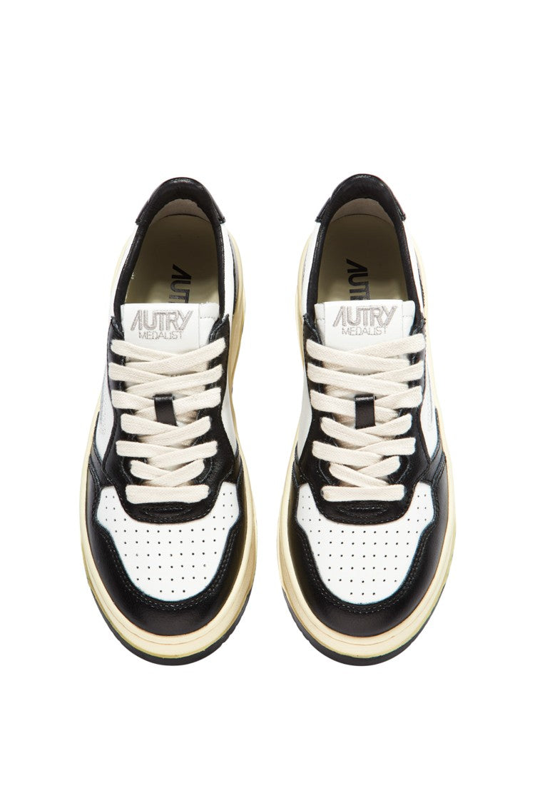 Autry Women’S Medalist Platform Leather Sneakers