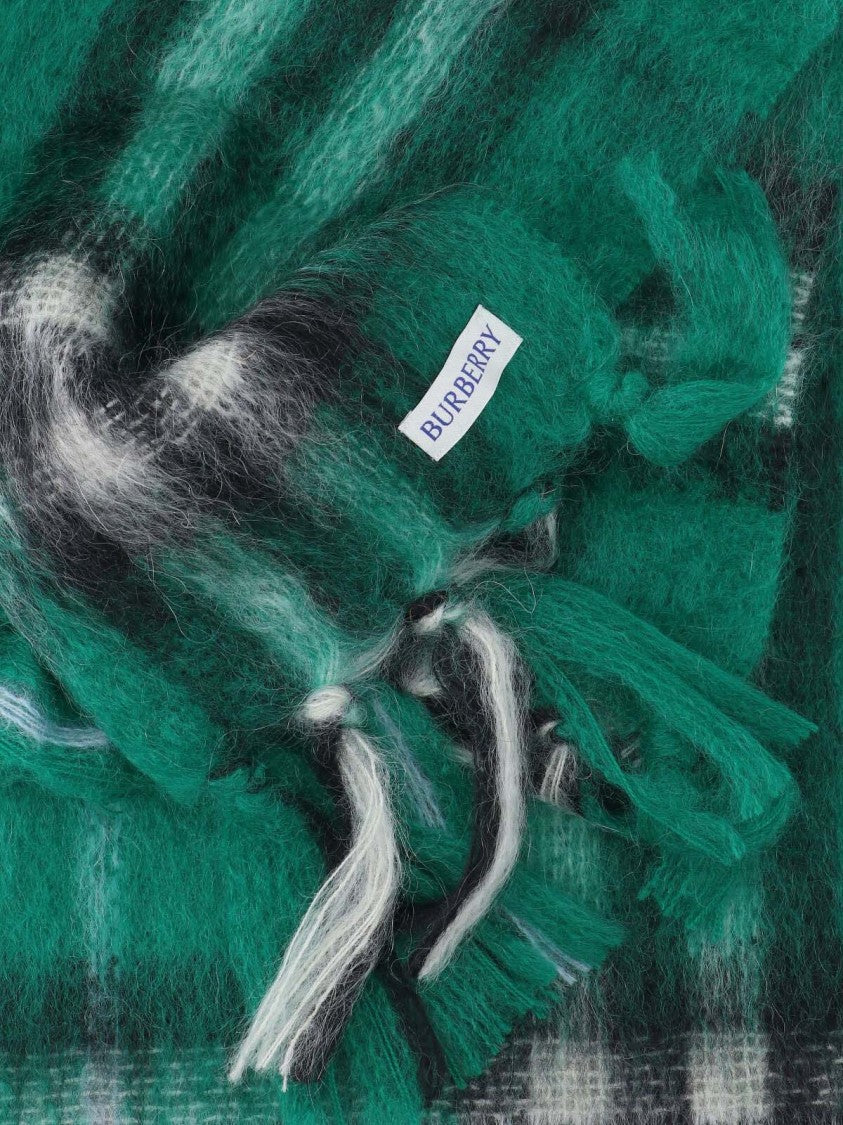 Burberry Cozy Rectangular Scarf With Classic Plaid Pattern