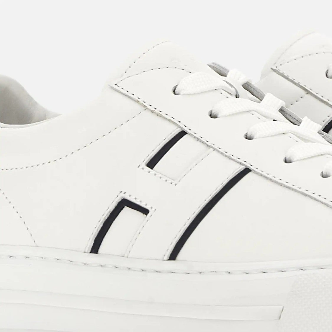 Hogan H691 Allacciato H Sneakers In White Blue