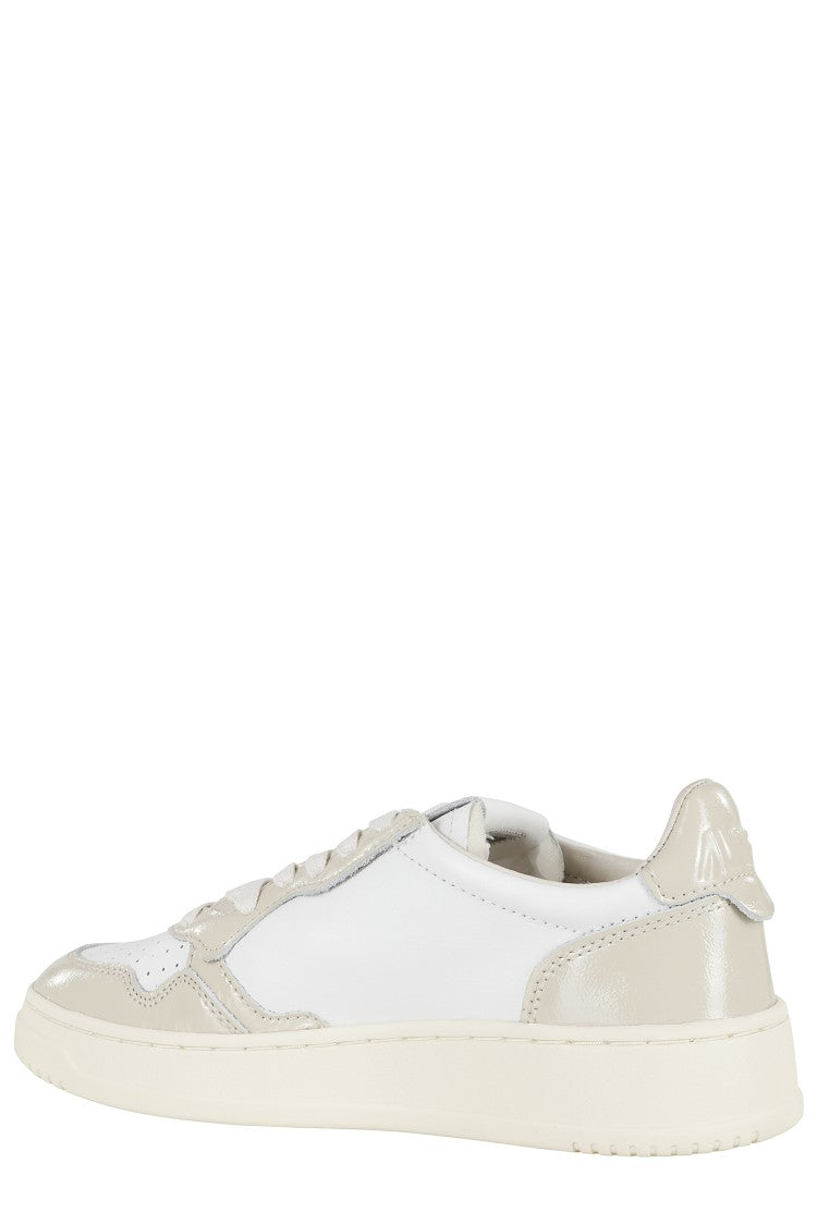 Autry White/Beige Medalist Low Women Sneakers