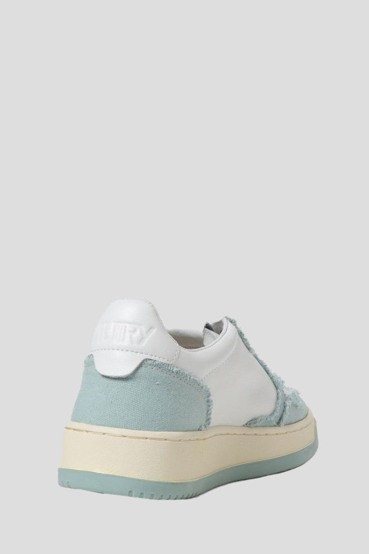 Autry Medalist Low Sneaker In Blue Surf