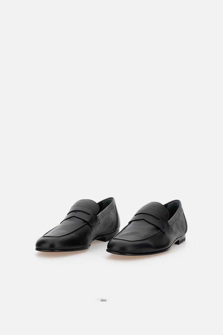 Tod's Men's Leather Moccasins With Classic Vamp And Monogram Detail