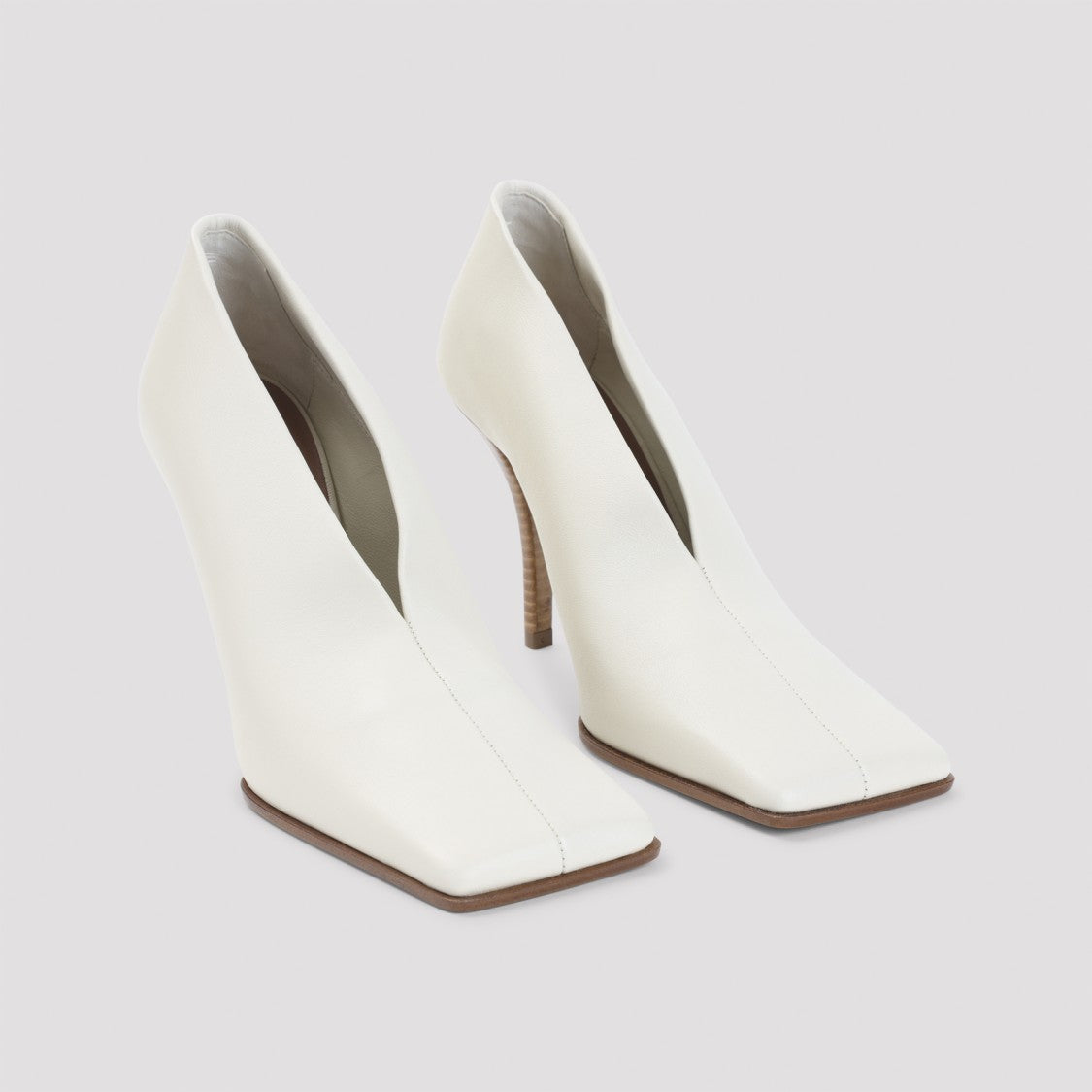 Alaïa White Lamb Leather Pumps With Pointed Toe
