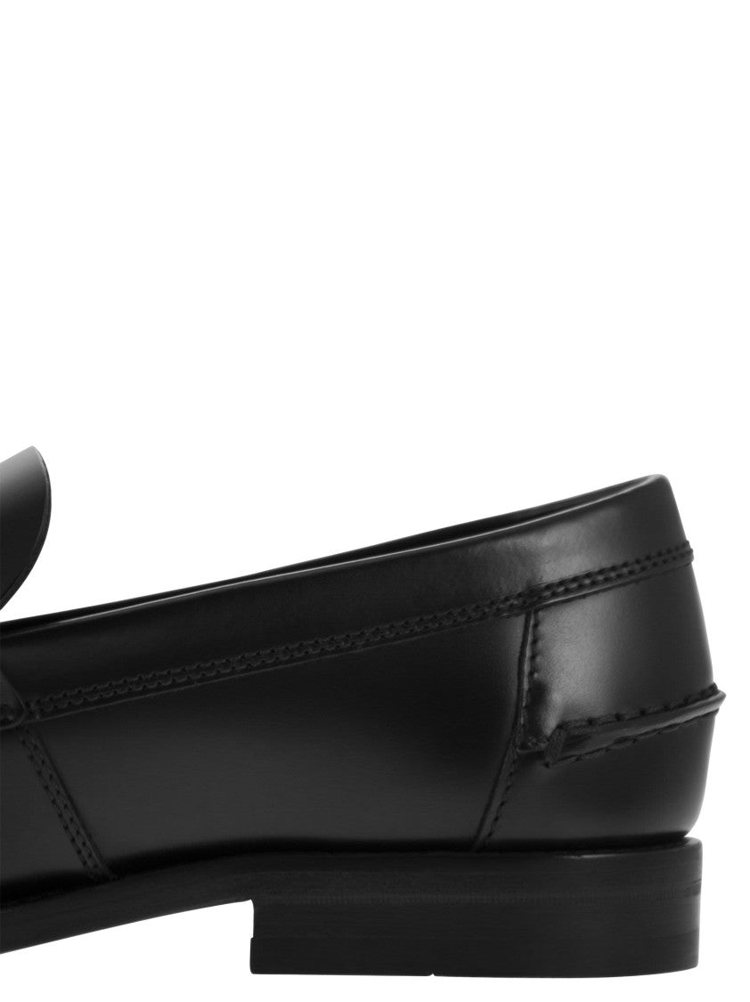 Tod's Leather Loafer With Iconic Metal T Accessory