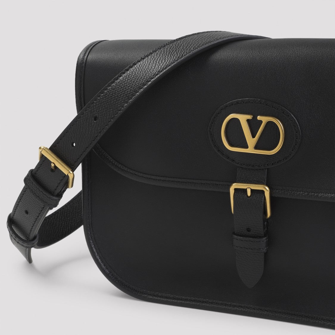 Valentino Garavani Grained Leather Shoulder Bag With Gold-Toned Hardware