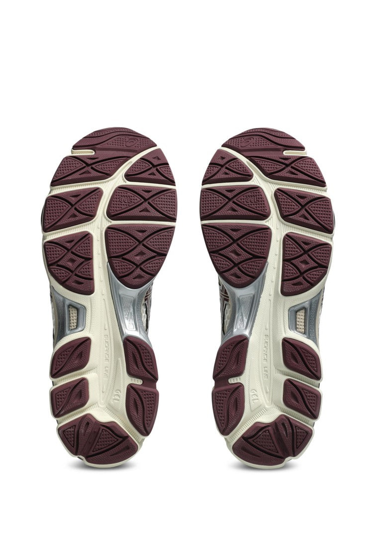 Asics White Burgundy Gel-Cumulus 16 Sneakers
