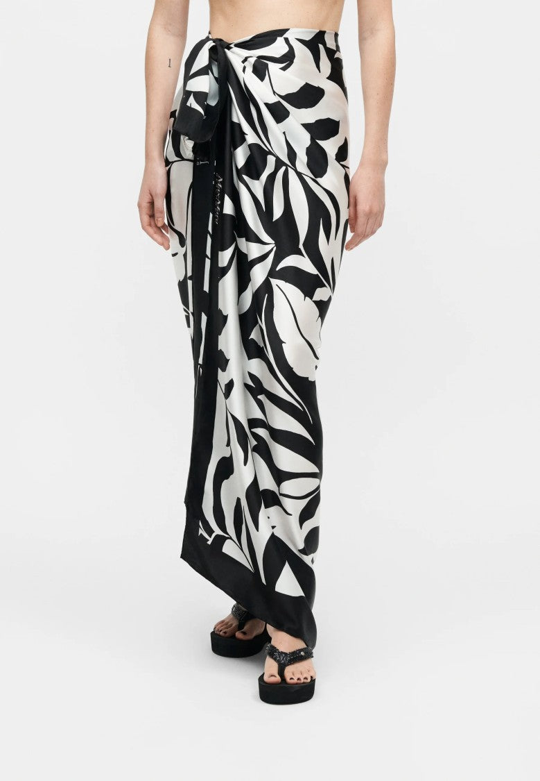Max Mara Wrap Scarf With Bold Leaf Pattern