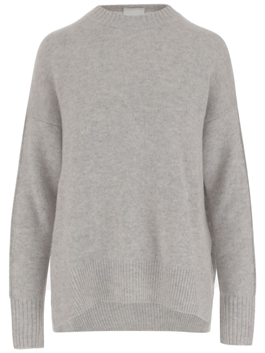 Allude Classic Crew Neck Cashmere Sweater With Ribbed Edges