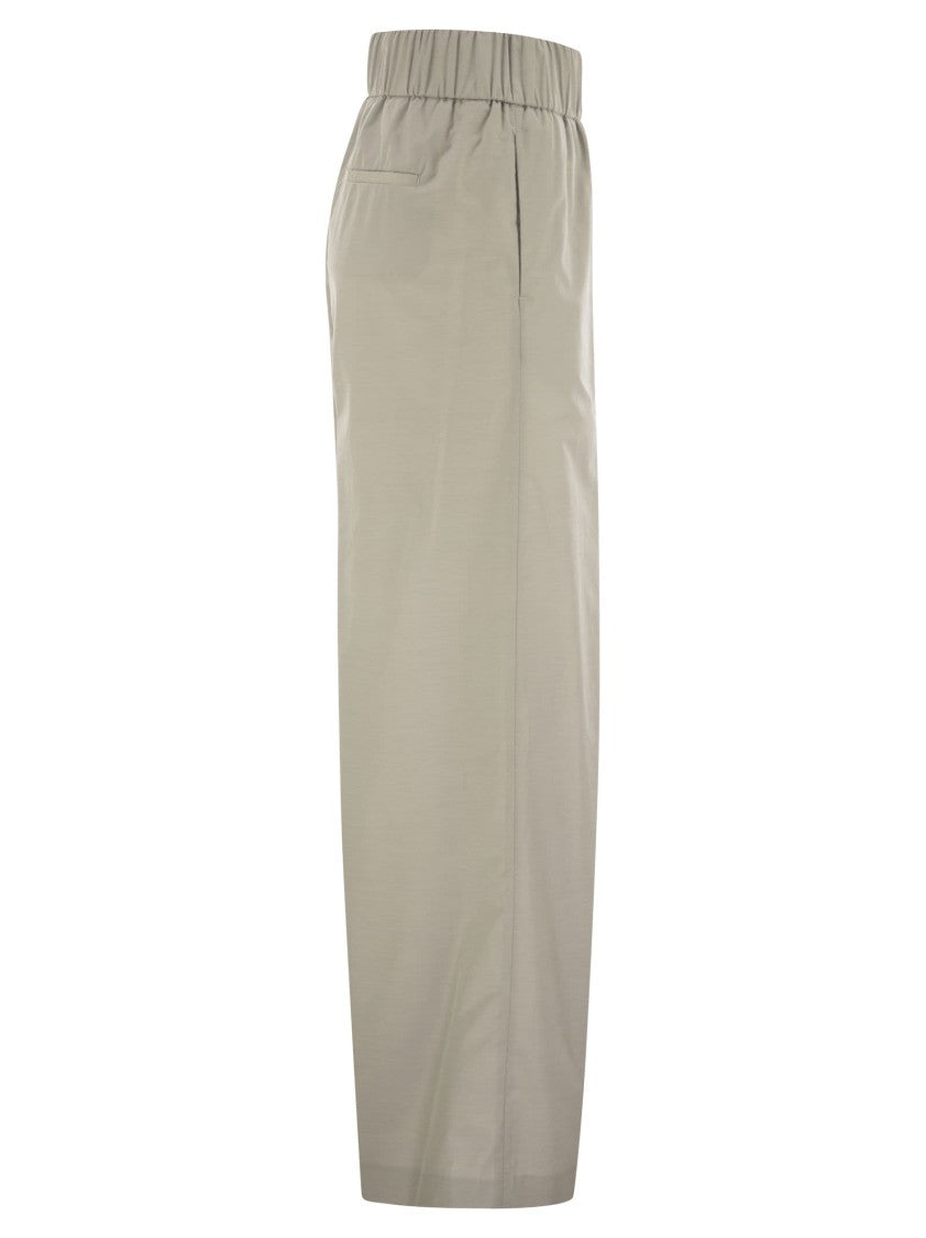Peserico Trousers In Lightweight Technical Cotton Canvas