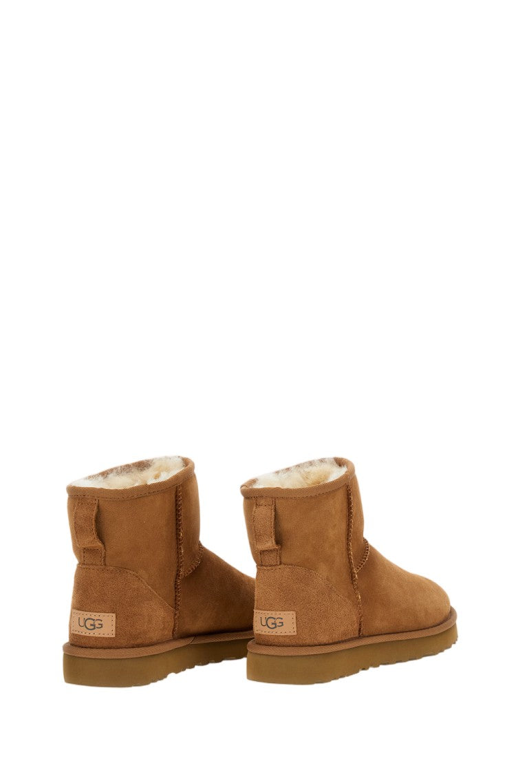 Ugg Stitched Detailing Ankle Boots With Shearling Lining