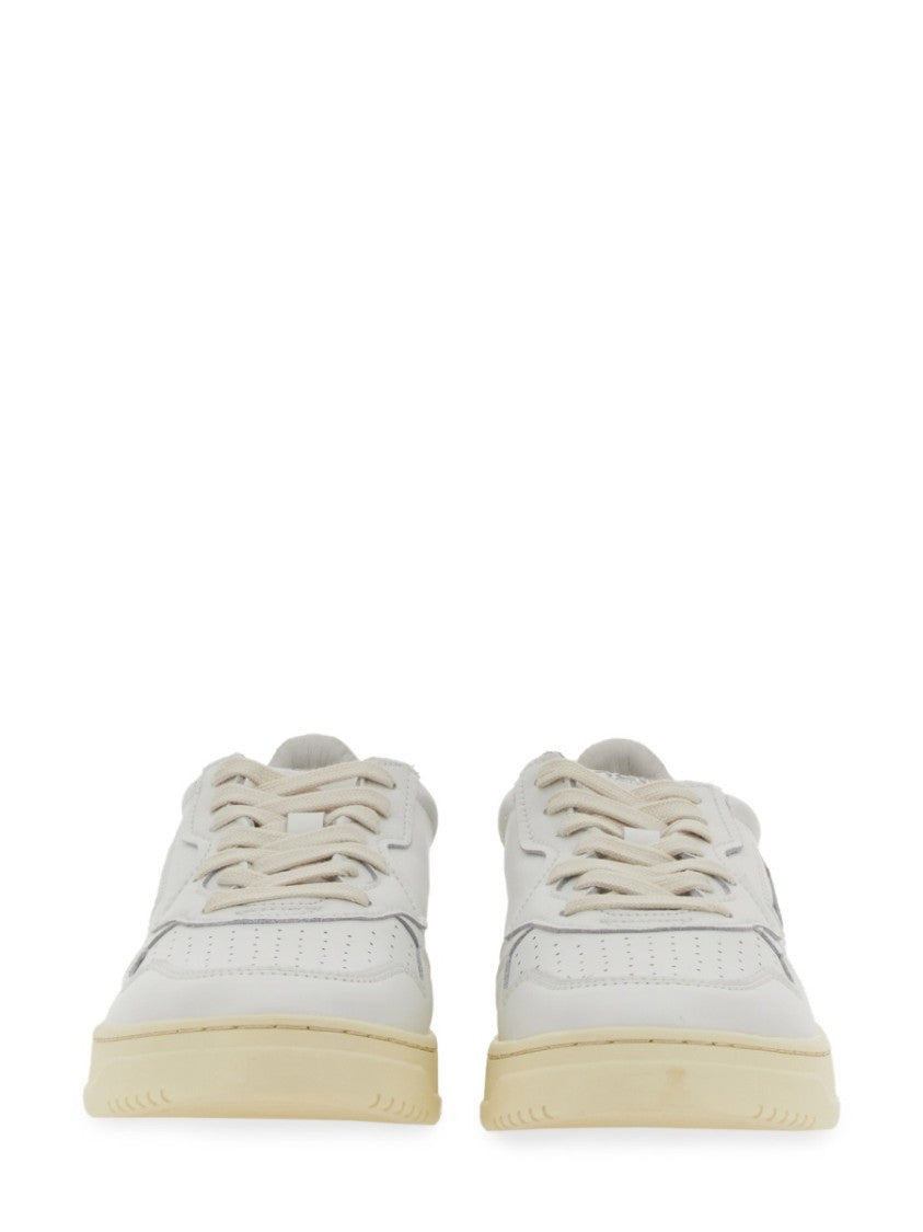 Autry Medalist Low Leather Sneakers