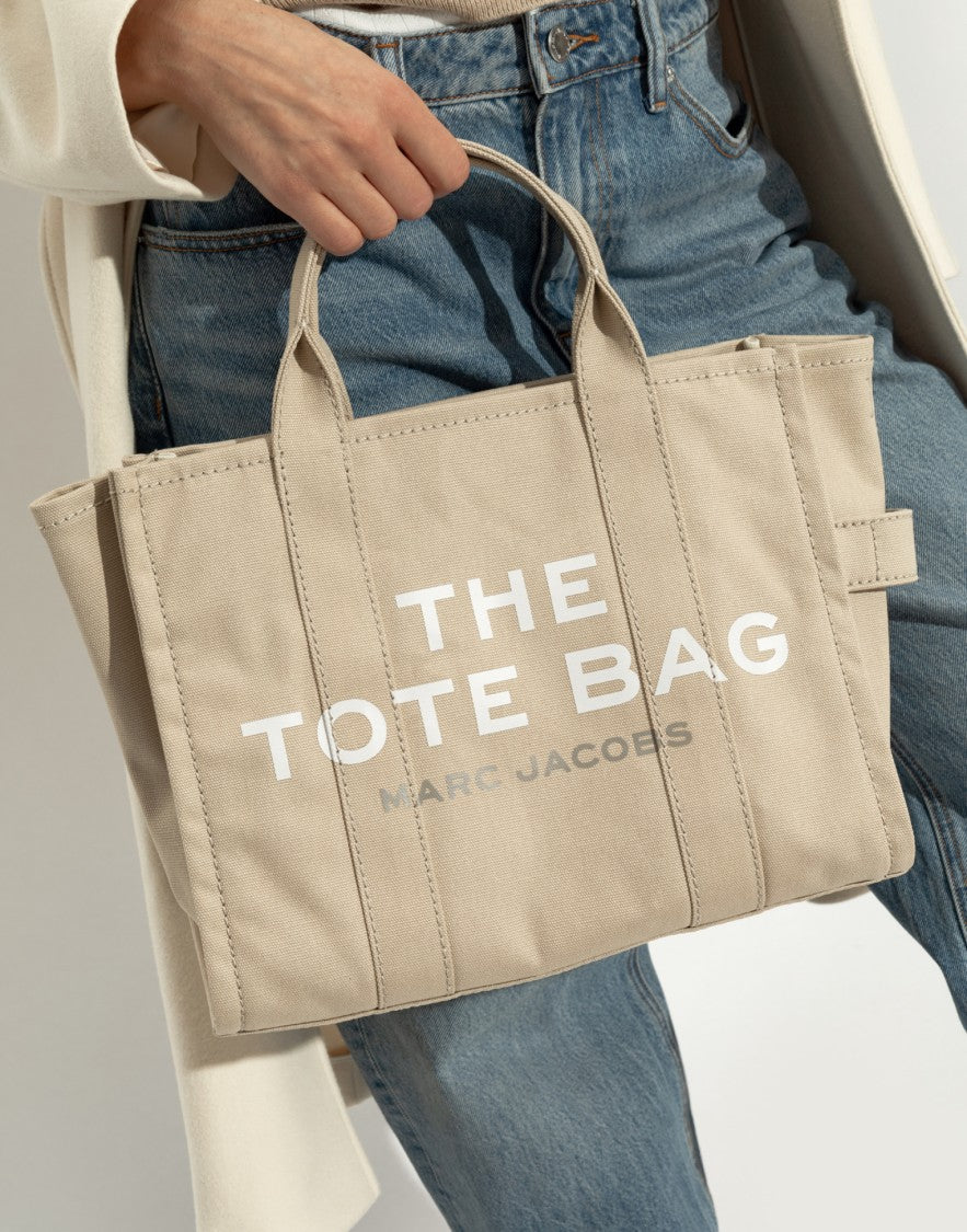 Marc Jacobs Versatile Medium Tote Bag With Dual Handles And Signature Logo