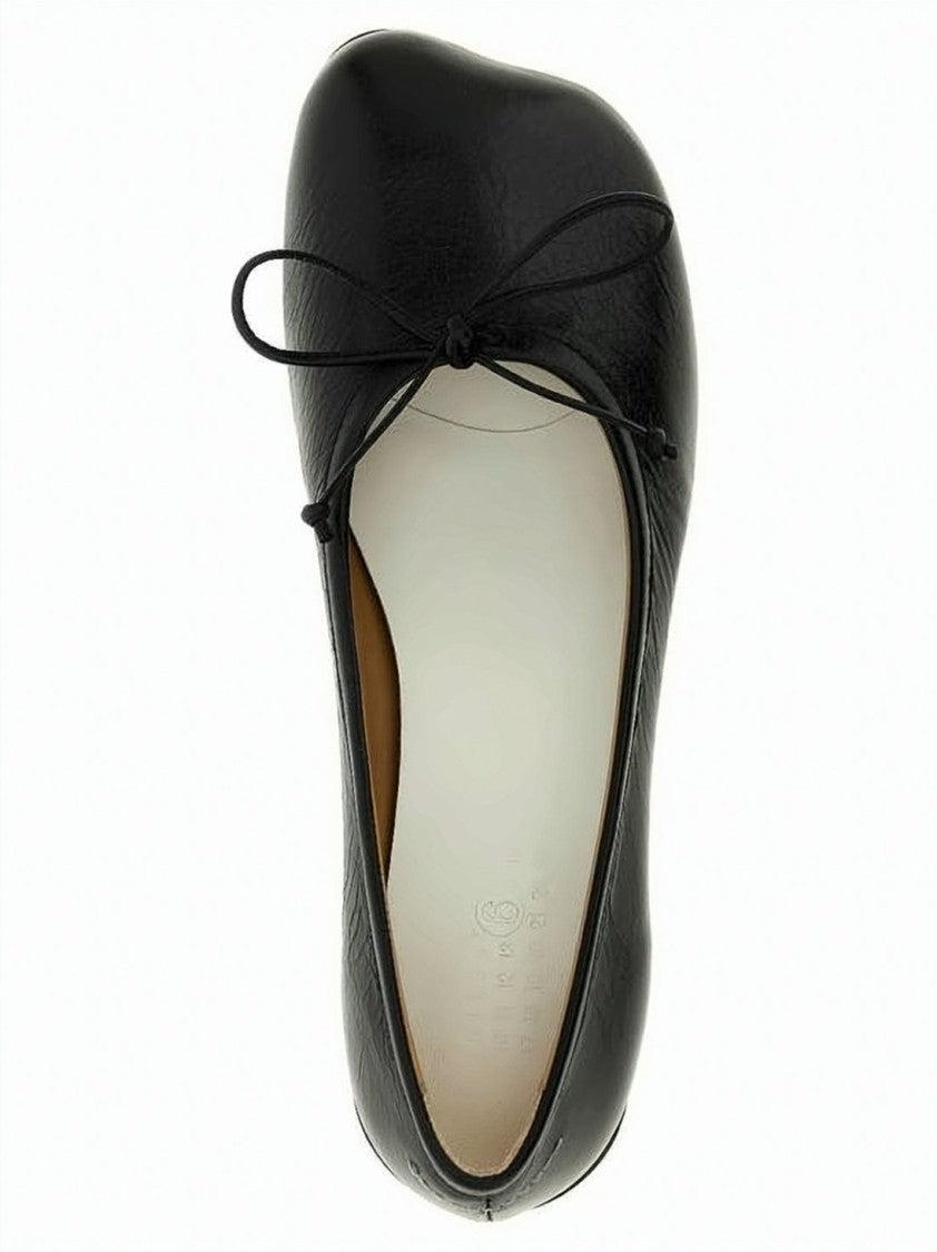 Mm6 By Maison Margiela Elegant Black Flat Shoes With Bow Detail And Polished Finish