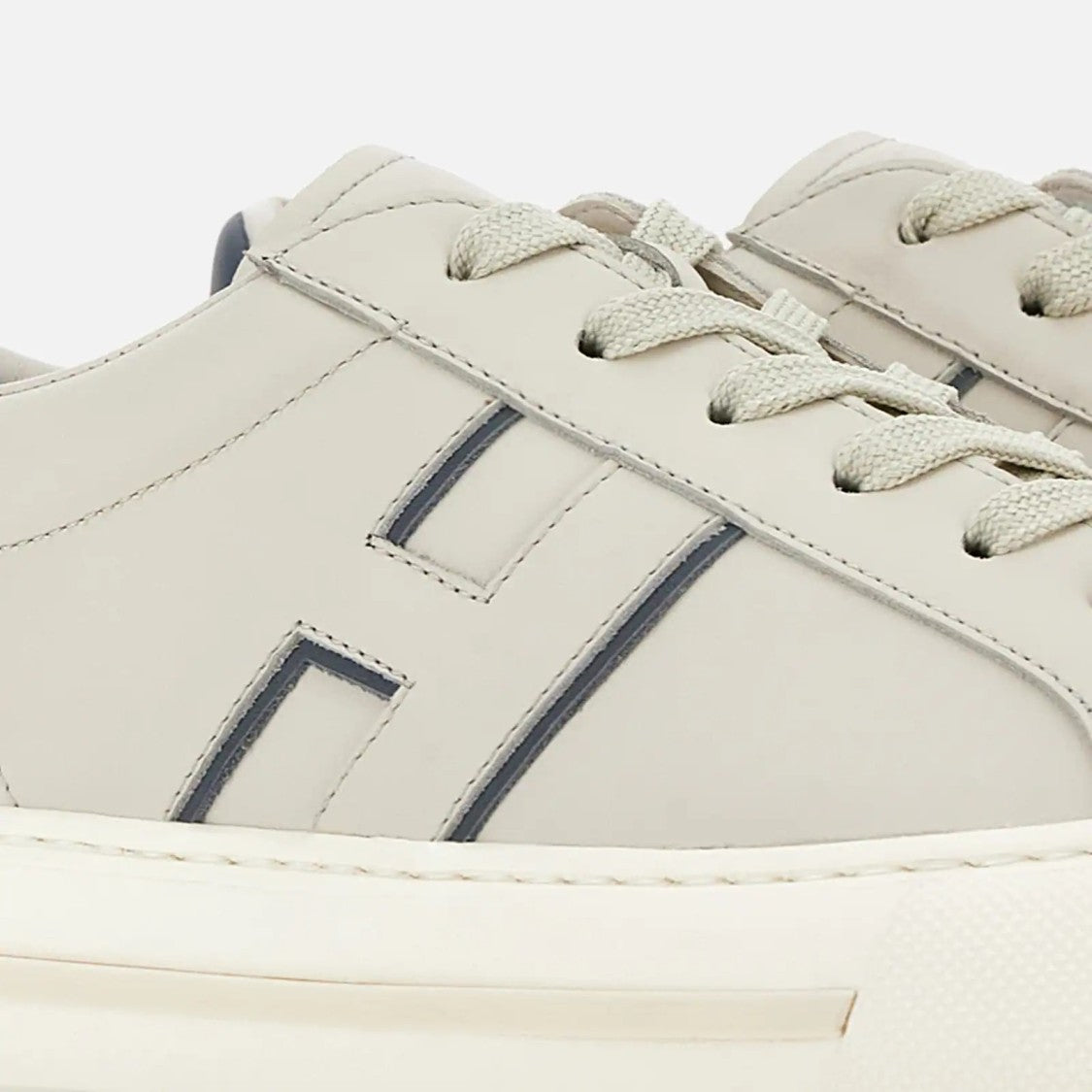 Hogan H691 Allacciato H Sneakers In White