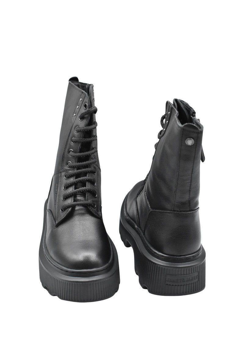 Janet & Janet High-Top Black Boots With Lace-Up Design