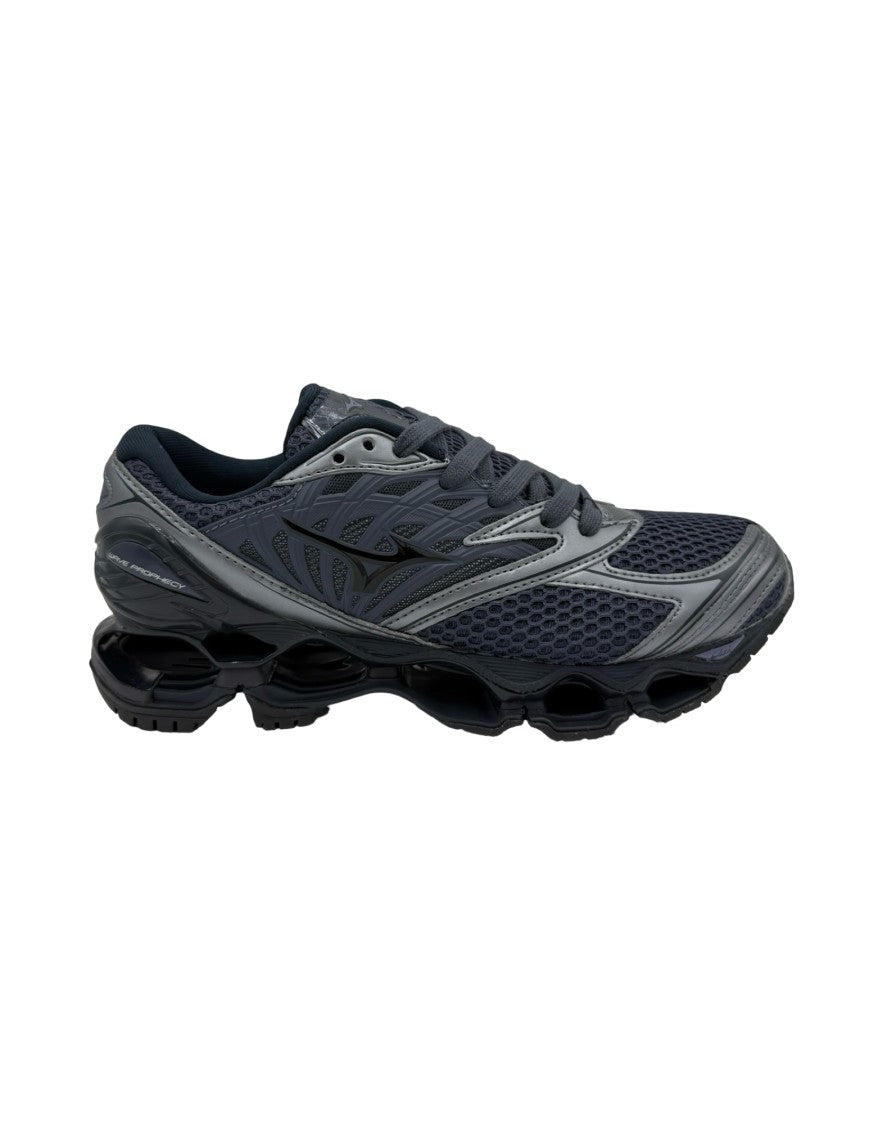 Mizuno Streamlined Performance Sneakers With Breathable Mesh