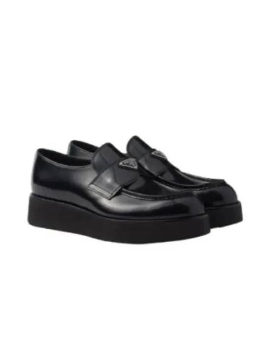Prada Smooth Leather Loafers With Polished Finish And Subtle Emblem