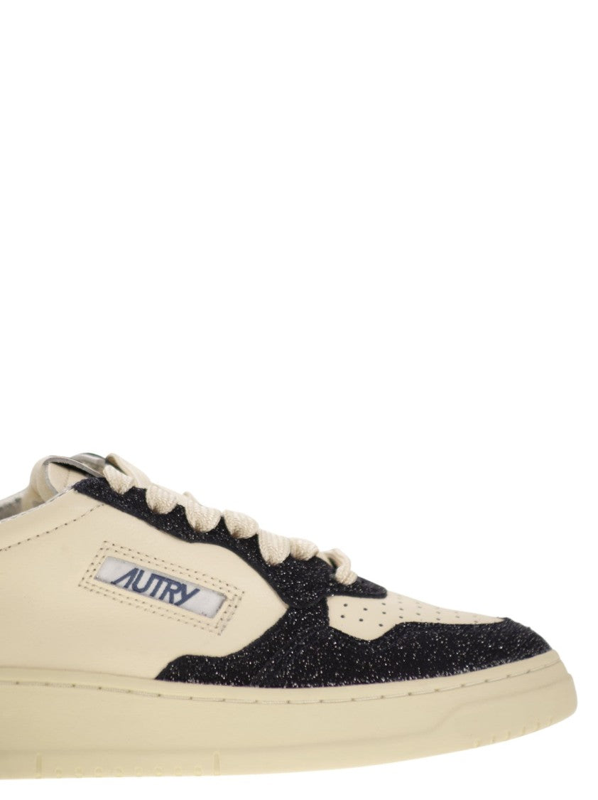 Autry Medalist Low - Sneakers With Two-Tone Glitter