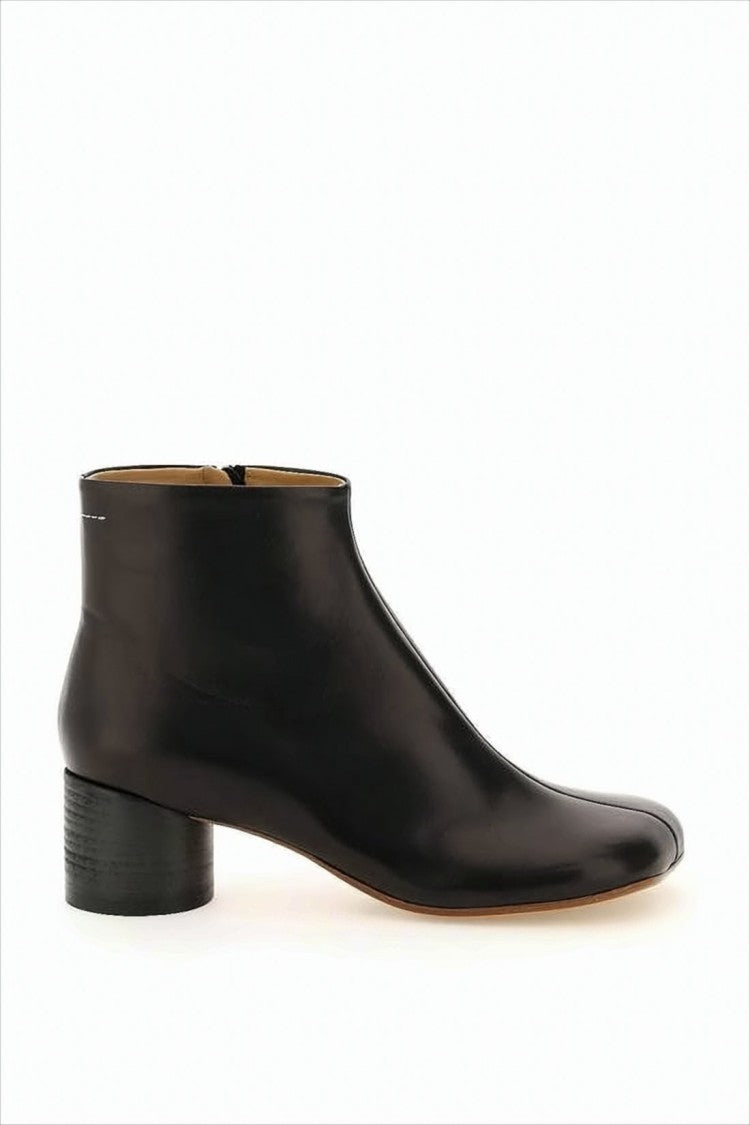 Mm6 By Maison Margiela Minimalist Black Leather Ankle Boots With Rounded Toe