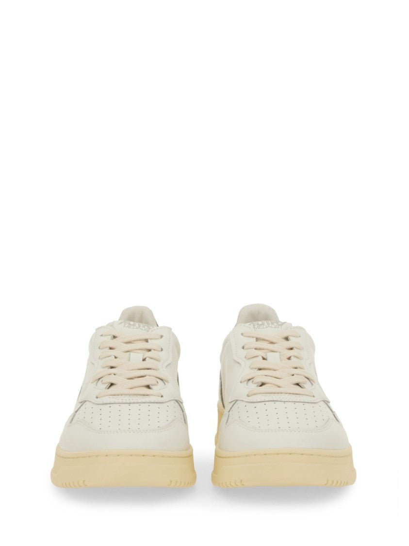 Autry Medalist Low Cow Leather Sneakers