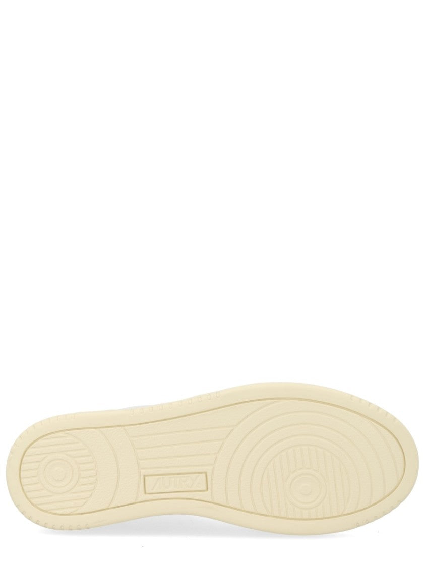 Autry Medalist Low Leather Heel Tab Sneakers